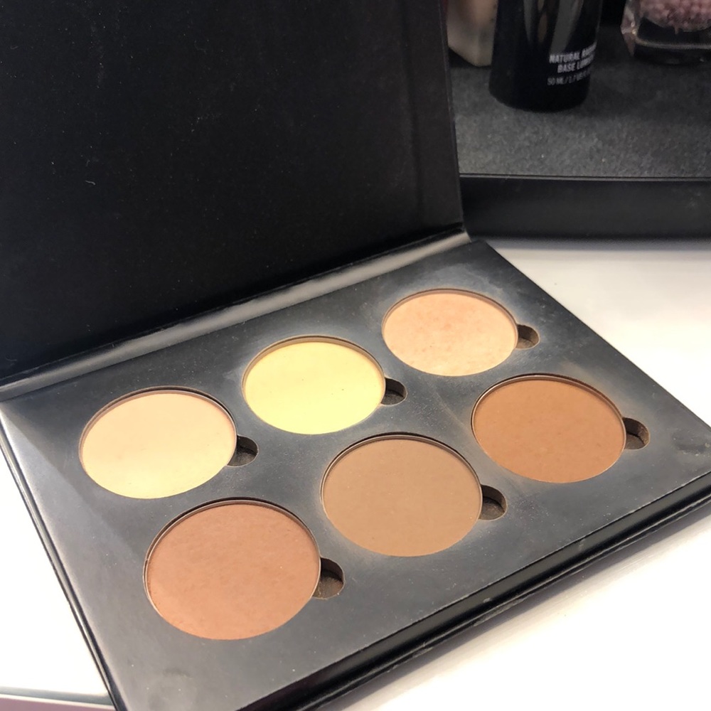Anastasia contour kit light to medium